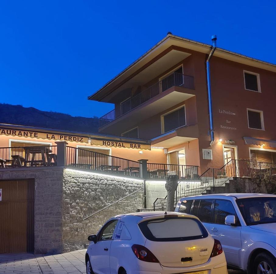 Treselcorral Hotel Сотрес Екстериор снимка