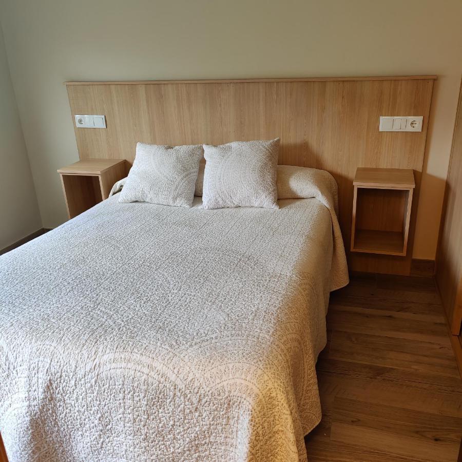 Treselcorral Hotel Сотрес Екстериор снимка
