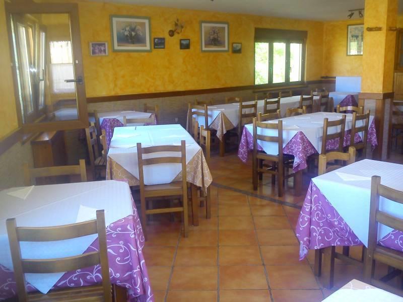 Treselcorral Hotel Сотрес Екстериор снимка