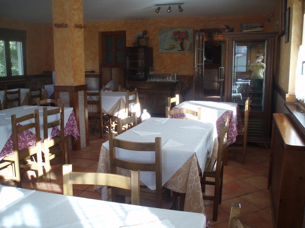 Treselcorral Hotel Сотрес Екстериор снимка